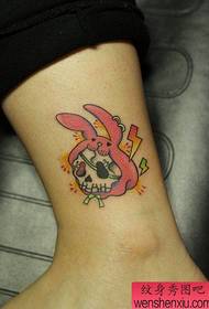 menina pernas pequeno kawaii crânio tatuagem padrão