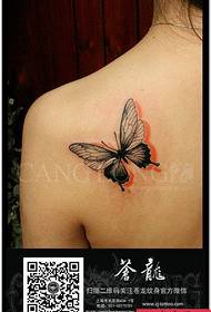 spalle della ragazza bella popolare modello tatuaggio farfalla