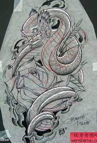 Manuscrittu di tatuu di rose di serpente assai populari