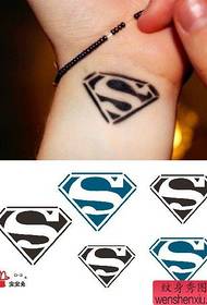 kom rammi af Superman logo húðflúrmynstrinu