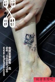 Mädchen Beine Mode Mode Krone Tattoo Muster
