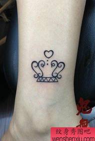 Mädchen Kalb kleine und beliebte Krone Tattoo-Muster
