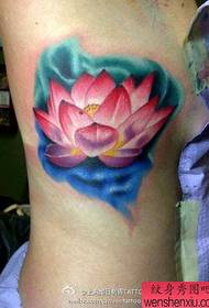 Erstaunlech faarweg Lotus Tattoo Muster