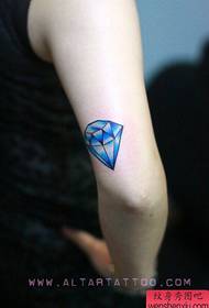 女孩手臂精美流行小鑽石紋身圖案