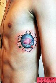 patrón de tatuaje de planeta lateral estrellado popular de cintura lateral para niños