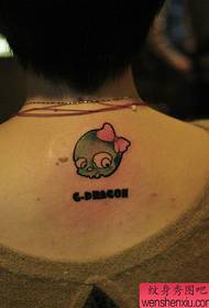 Girls' back small and popular skull tattoo pattern