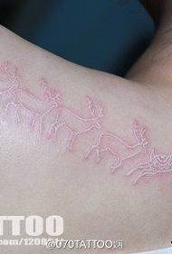 dziewczyna ramiona ładny biały tatuaż sika jelenia wzór tatuażu