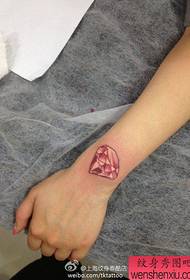 flicka arm Fashionabla färgglada diamant tatuering mönster