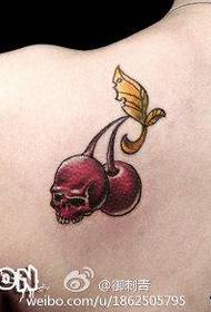meisjes schouders pop kleine schedel cherry tattoo patroon