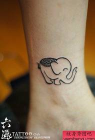meisies klein en oulike tatoeëerpatroon vir klein olifante