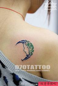 shoulderar yarinyar zuwa kyakkyawan kyakkyawan tsarin ƙwallon ƙwallon wata