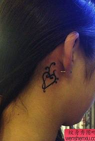 modello di tatuaggio di totem amore piccolo e popolare ragazza orecchio