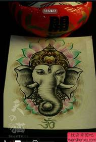 популярний рукопис з татуювання слона