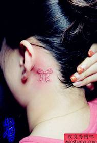 θηλυκό αυτί τακτική μικρή τατουάζ πρότυπο τόξο
