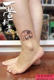 djevojke noge modni sladak uzorak tetovaža slona