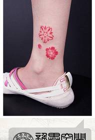 modello di tatuaggio piccolo fiore di ciliegio piuttosto popolare piccolo polpaccio