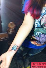 modello di tatuaggio diamante piccolo e popolare polso della ragazza