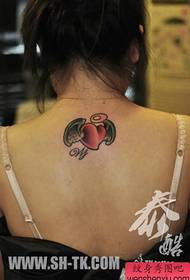 lány hátán népszerű kis szerelmes szárnyak tetoválás minta