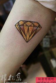 populära små diamanttatueringsmönster på insidan av armen