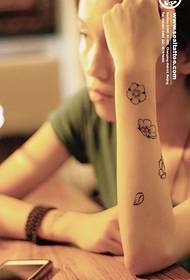 девушка рука популярный маленький сливы татуировки
