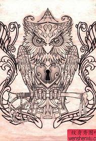 klassinen mustavalkoinen tatuointi Pöllön tatuointi käsikirjoitus
