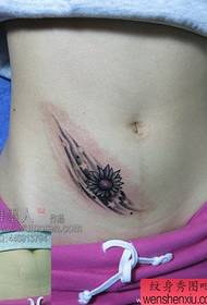 modello di tatuaggio di bellezza pancia piccolo sole fiore