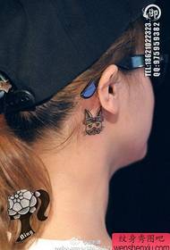 patrón de tatuaje de conejito pequeño de oreja de niña