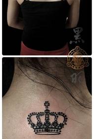 κορίτσι πίσω μικρό Δημοφιλές στέμμα με μοτίβο τατουάζ επιστολή