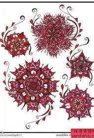 Famoso squisito manoscritto con tatuaggio di fiori di totem