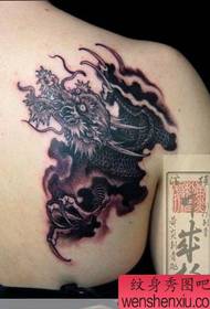 Japan Huang Yan Schéinheets Schëller Dragon Tattoo funktionnéiert