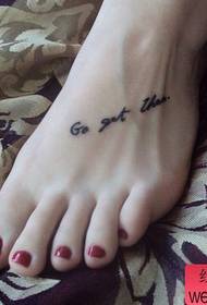 modello di tatuaggio popolare popolare sul collo del piede della ragazza