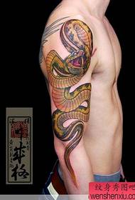 Japoński tatuaż artysty ramię kolor wąż tatuaż pracy