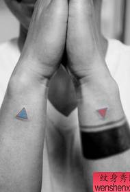 arm eenvoudig en mooi totem driehoek tattoo patroon