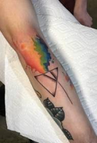 atsikana mkono pachikuto chakuda chovala kukasenda malangizo a Geometric element triangle watercolor splash inki tattoo tattoo