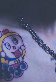 aranyos és népszerű Doraemon tetoválás minta a vállán