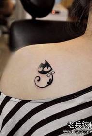 ຮູບແບບ tattoo cat ແບບ totem ທີ່ໄດ້ຮັບຄວາມນິຍົມ