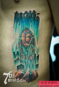 ຮູບແບບ tattoo ເຕົ່າ Ninja ໜ້າ ທ້ອງເຢັນ