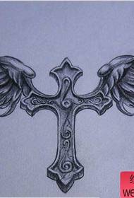 schwarzes graues Kreuz beflügelt Tätowierungsmanuskript