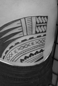 tatuaggio totem semplice in vita