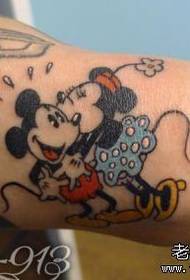 roko luštna risanka Mickey Mouse tattoo vzorec