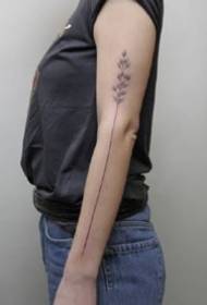 Rendkívül egyszerű hosszú vonalas tetoválásmintázat - úgy néz ki, mint egy hosszú tetoválás a karokon és a lábakon