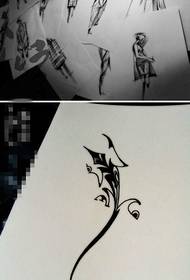 Stromlinjeare prachtige tatoeage manuskriptfoto