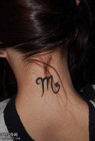 bellissimo modello tatuaggio costellazione collo