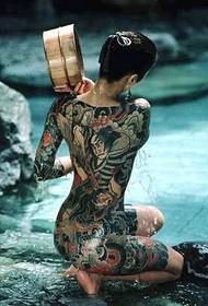 Pictiúr tattoo iomlán baineann Seapánach