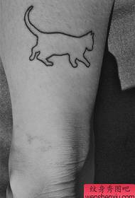 yksinkertainen ja söpö kissan tatuointikuvio tyttöjen jaloille
