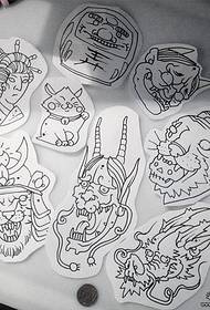 Manoscritto giapponese tradizionale del tatuaggio del fumetto del modello