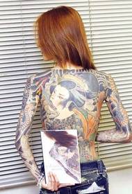 Tatuaggio giapponese con schiena piena femminile