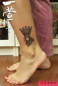 Mädchen Beine beliebt exquisite Konstellation und Krone Tattoo-Muster