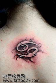 Modello di tatuaggio del cancro alla schiena
