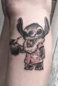 modello nel braccio di uno Set di disegni creativi del tatuaggio con puntura nera 9 fogli